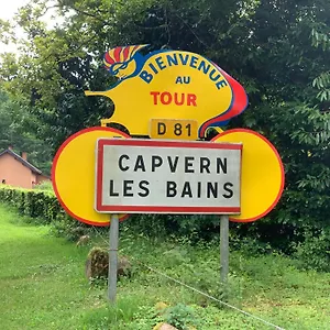 Spacieux Dans Immeuble Atypique Classé 4 étoiles à Côté Des Thermes De Capvern-les-bains Appartement